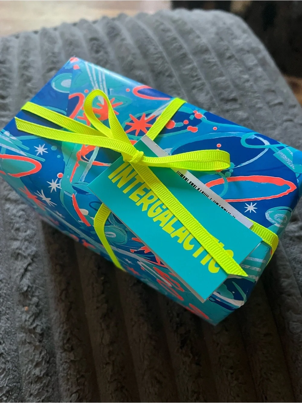 LUSH INTERGALACTIC BATH GIFT SET SHOWER GEL & BATH BOMB BRAND NEW